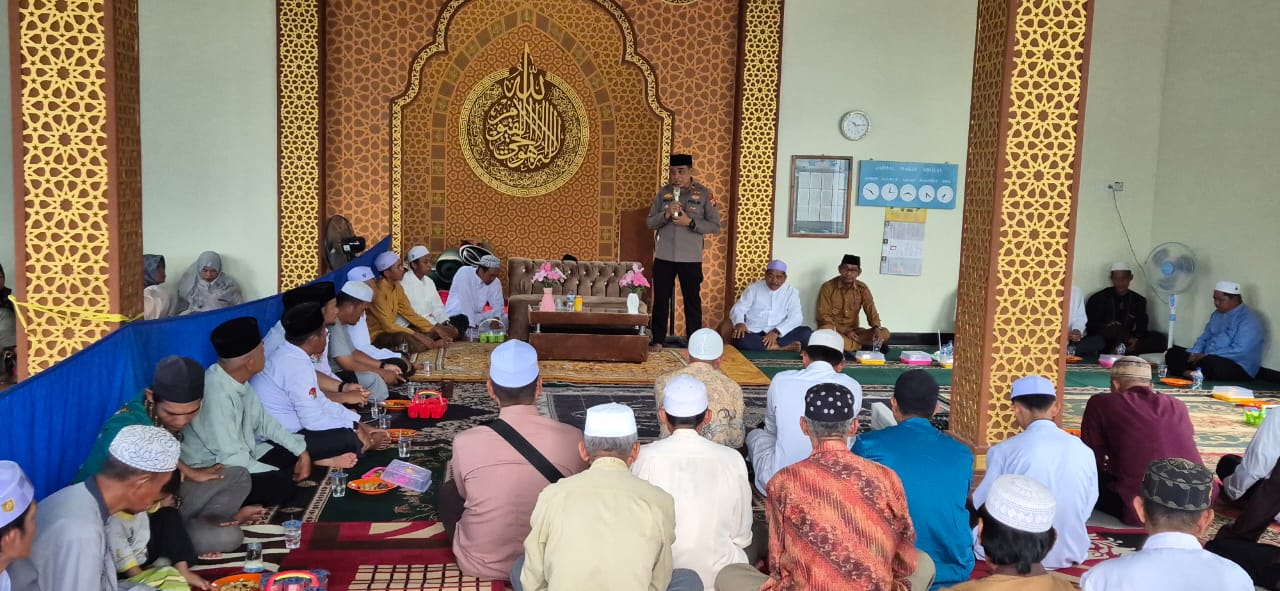 Kapolsek Pelangiran Sosialisasikan Call Center 110 pada Peringatan Isra Mi’raj Nabi Muhammad SAW 1447 H