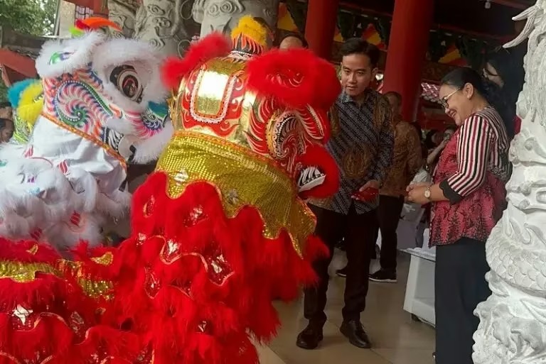 Gibran Kunjungi Klenteng Sam Poo Kong Semarang