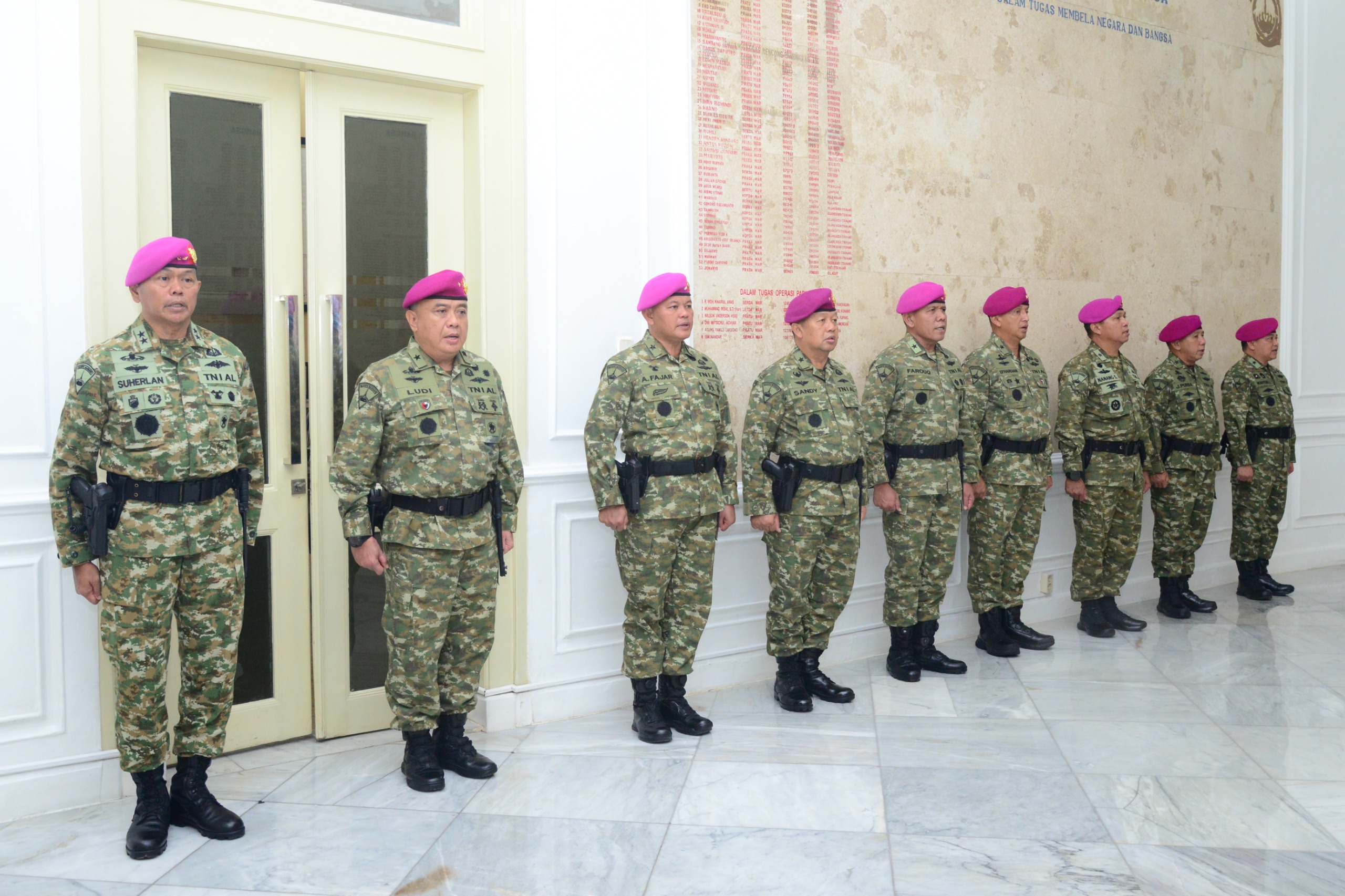 Pangkormar Pimpin Serah Terima Jabatan Kepala Dinas Hukum Korps Marinir