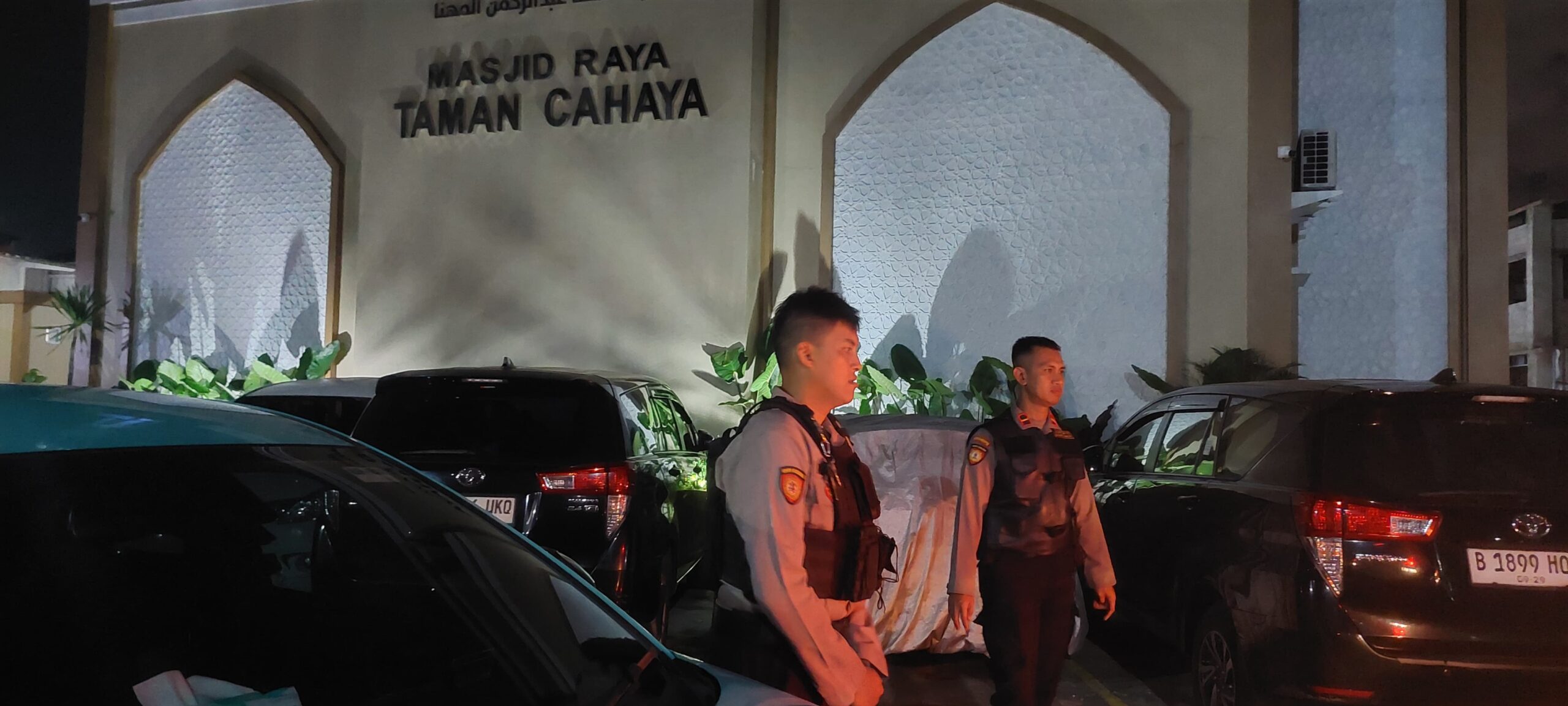 Patroli Perintis Presisi Samapta Jakbar Amankan Salat Tarawih di Masjid Raya Taman Cahaya
