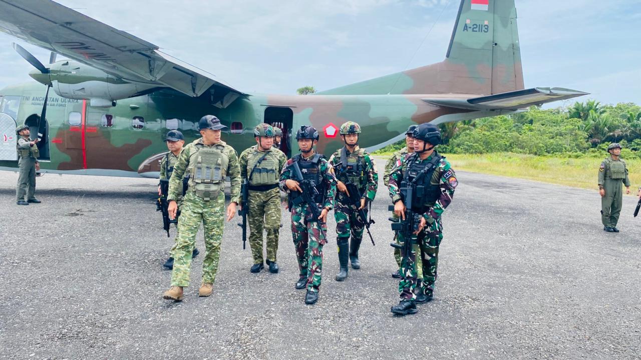 Pangkodau III Dampingi Pangkogabwilhan III Tinjau Pos Pasgat Manggelum