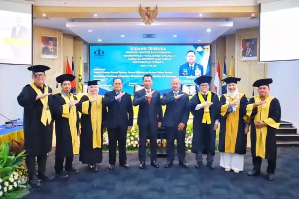 Tiga Perwira TNI AU Raih Gelar Doktor Ilmu Ekonomi di Universitas Trisakti