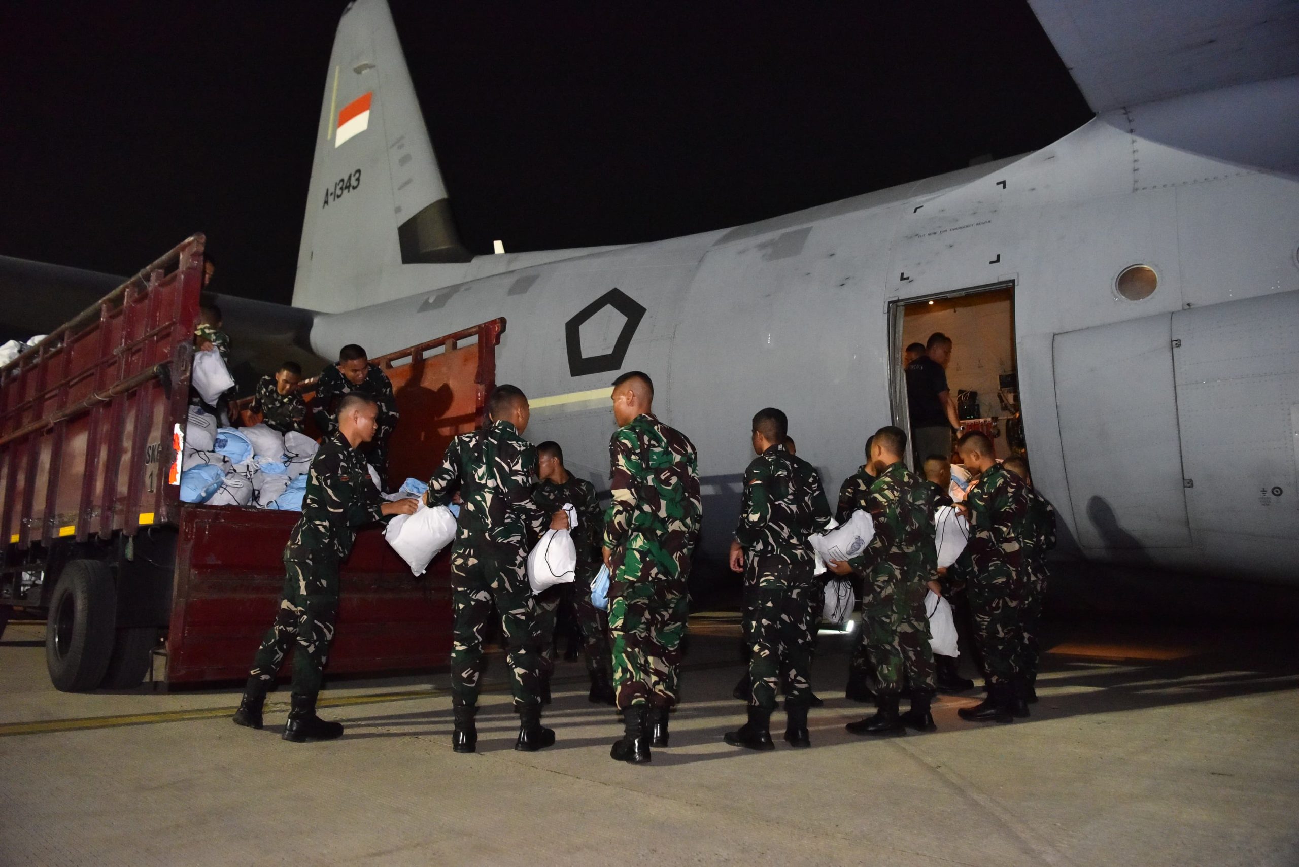 Hari Kesepuluh Penanganan Gempa NTT, TNI Salurkan 825,585 Ton Bantuan