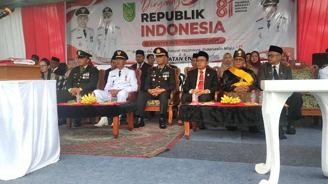 Kapolsek Enok Mengikuti Secara Khidmat Upacara Bendera HUT RI Ke-81