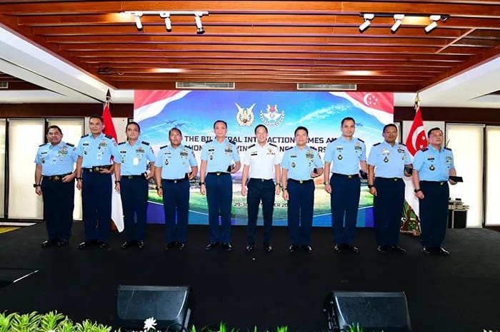 Sembilan Pati TNI AU Terima Wing Kehormatan RSAF