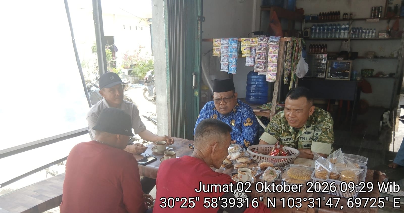Babinsa Sungai Danai Perkuat Kemanunggalan di Jumat Berkah