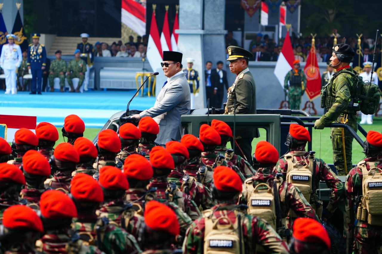 Penuh Khidmat, Panglima TNI Dampingi Presiden Prabowo Pimpin Upacara HUT ke-81 TNI Tahun 2026