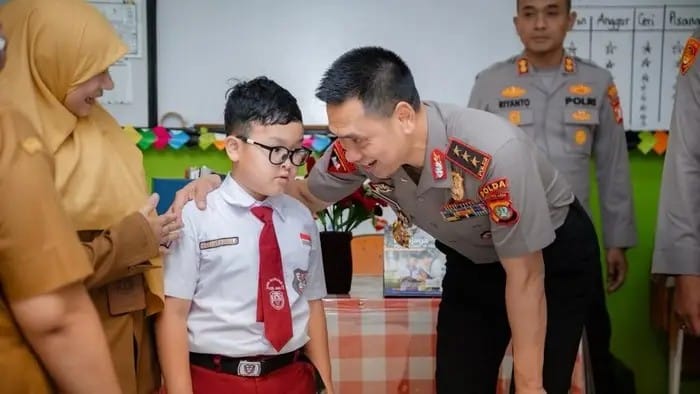 Kapolda Metro Kunjungi SDN Gunung 01, Kenalkan ‘Polisi Sahabat Anak