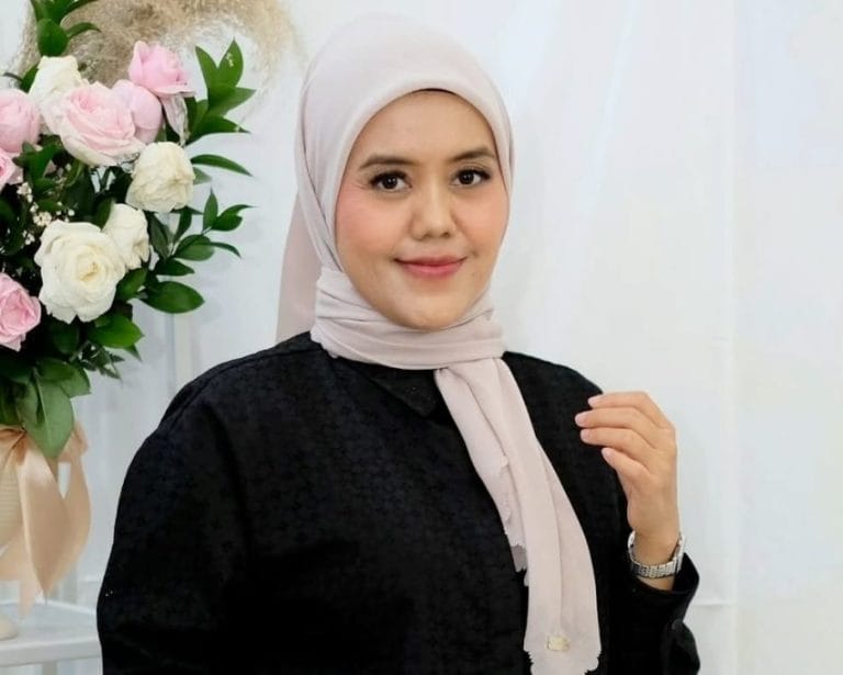 Dwi Suswanti Raih Gelar Doktor, Wujudkan Impian Sang Ibu yang Tak Lulus SD